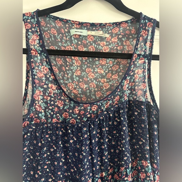 Kimchi Blue Floral Print Sleeveless Chiffon Trapeze Swing Dress w Tiered Design - Picture 2 of 4